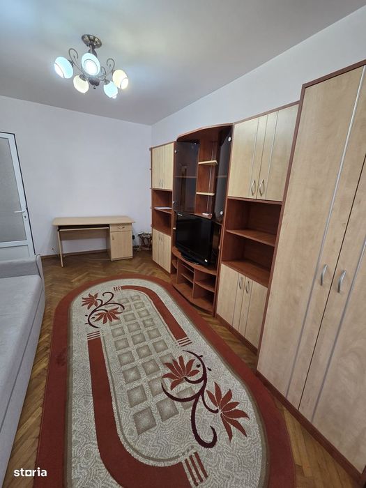 Inchiriez apartament decomandat 2 camere, Podul Ros