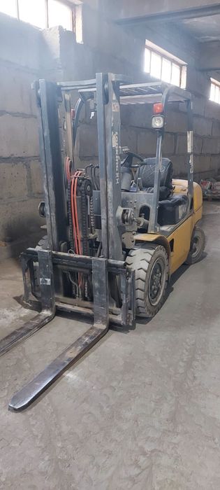 Вилочный погрузчик