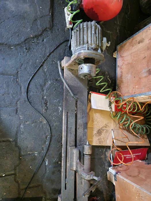 Токарный станок деревообрабатывающий