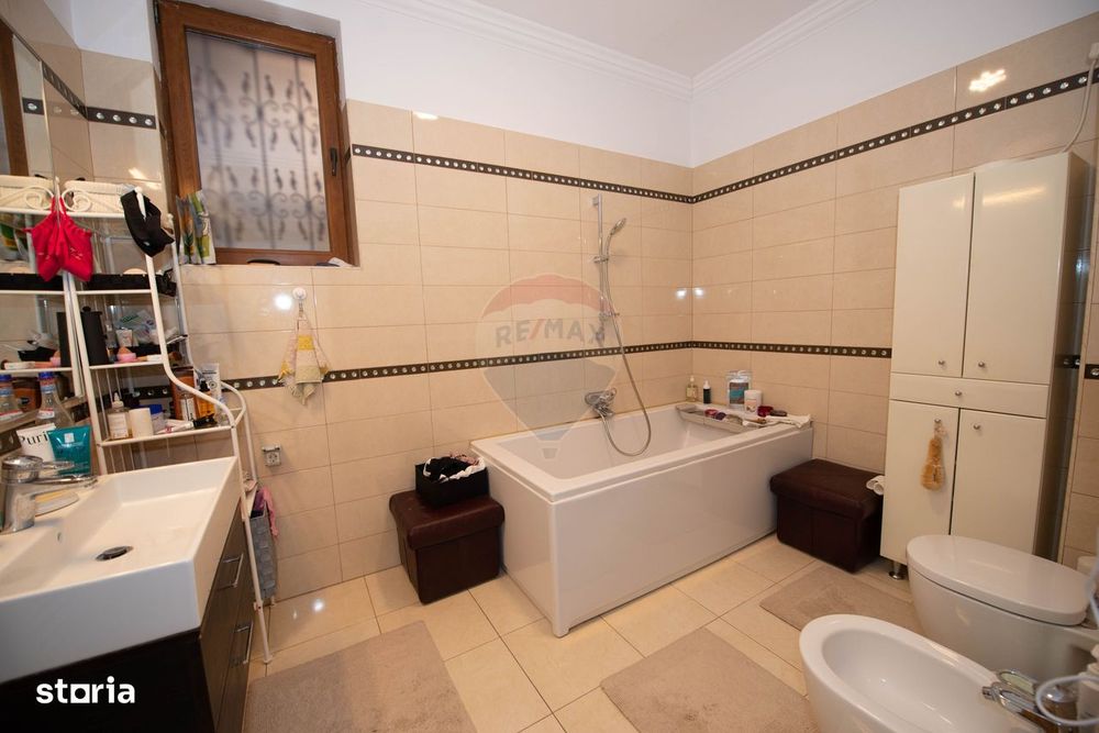 Casa de vanzare 483mp suprafata totala si teren 494mp, Sector 1