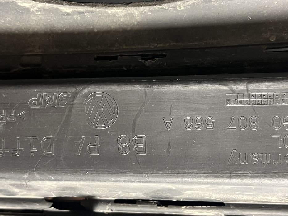 Предна лява врата пасат б8,ляв калник,добавка за броня passat b8