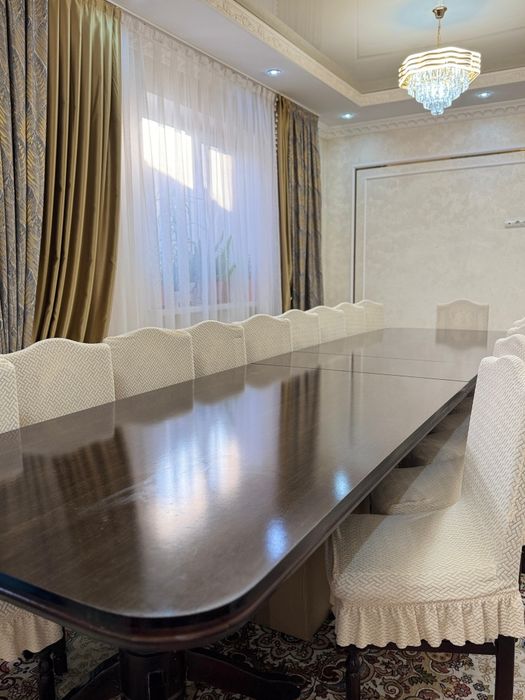 Стол со стульями