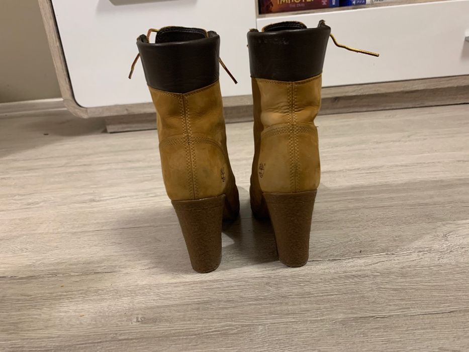 Timberland боти на ток - от първокачествен набук - като нови
