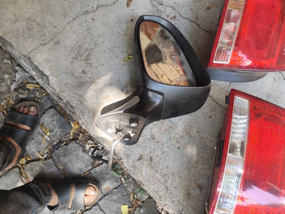 Ляво огледало за toyota verso и 2007 година и нагоре