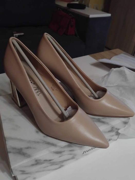 Обувки официални, бежови, ток