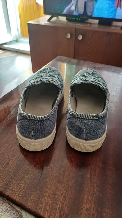 Продам женскую обувь