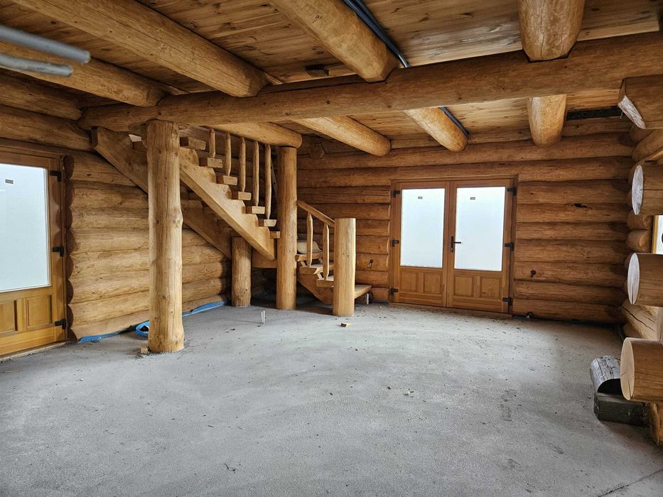 Casă din bușteni de vânzare în apropiere de Cluj