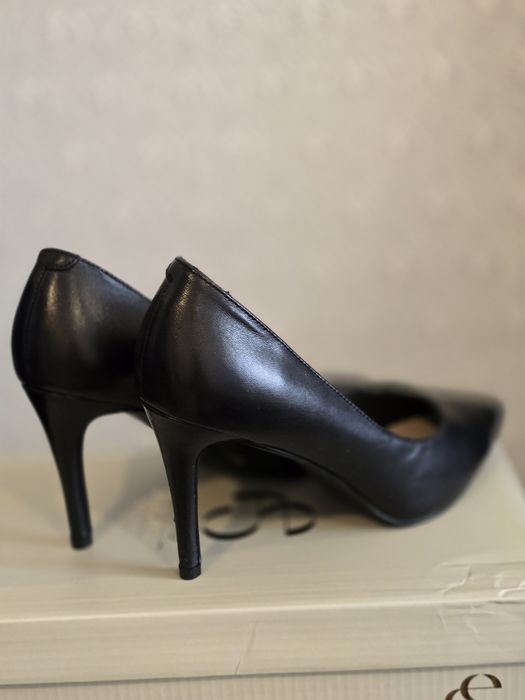 Продам женские туфли