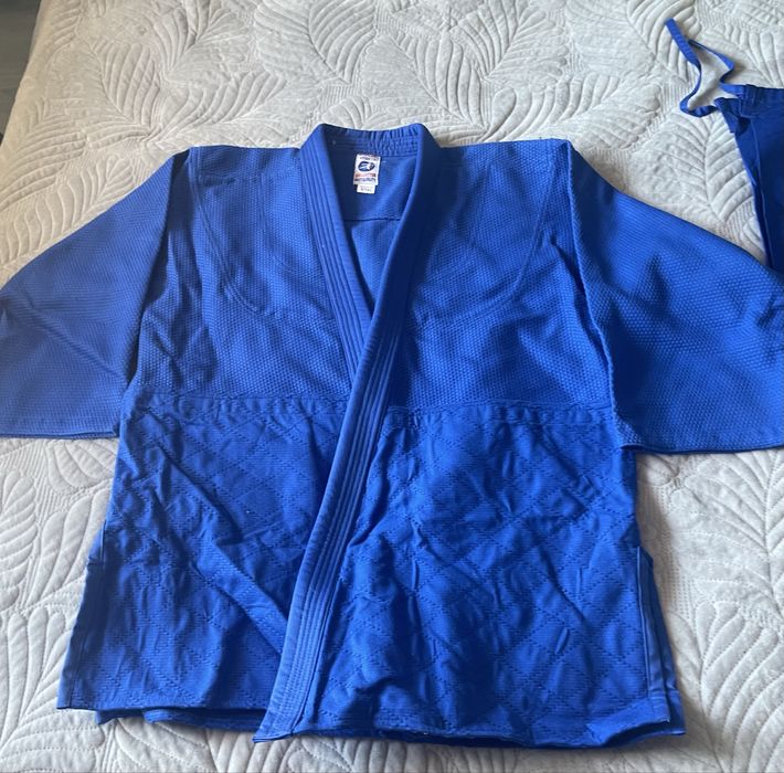 Продаю новое кимоно для дзюдо/самбо