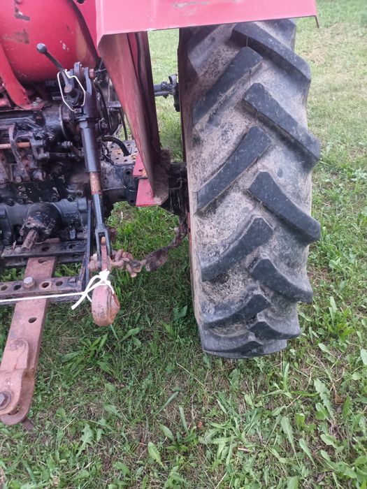 Vând tractor Utb445