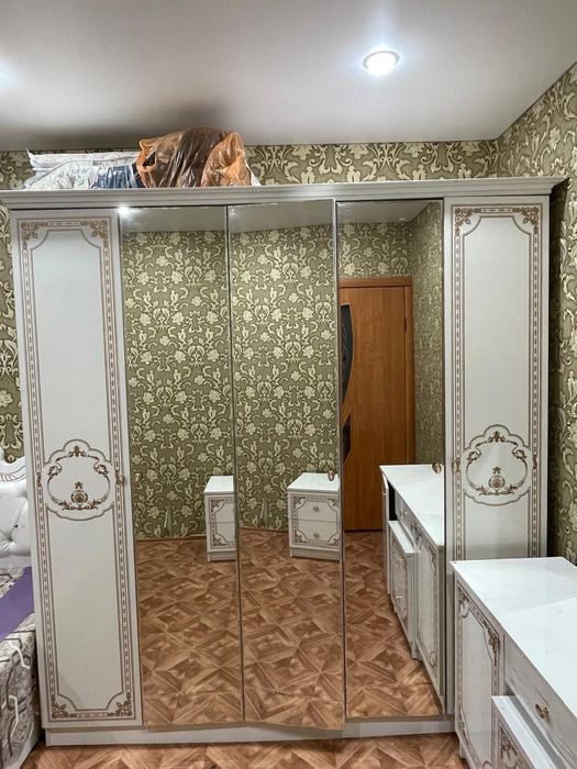 Продам спальный гранитур в вместе