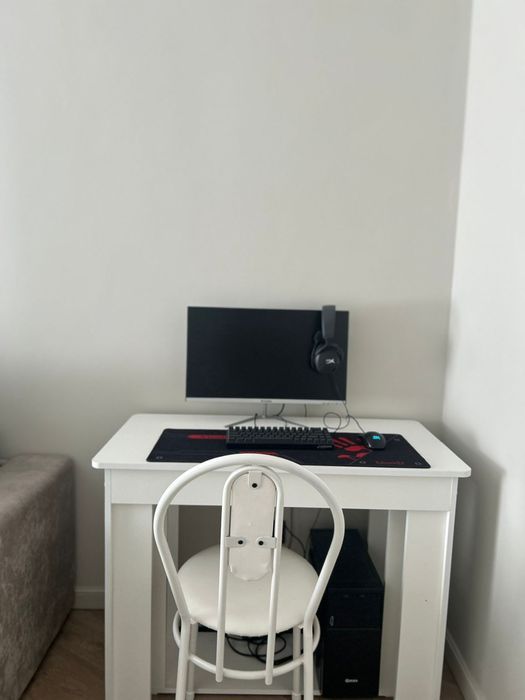 Компьютер с перефирией и с монитором