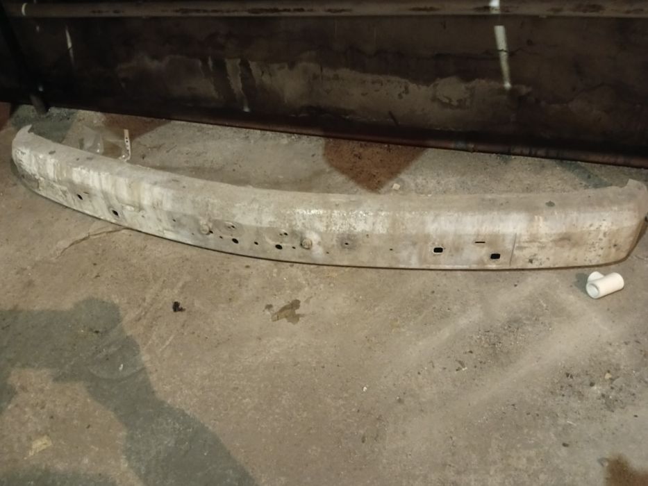 Передний бампер е34