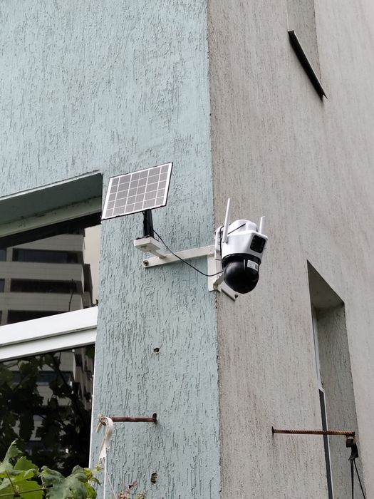 Cameră de supraveghere cu panou solar 4G