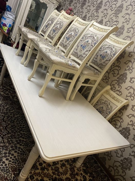 Stol ustul oq rangda