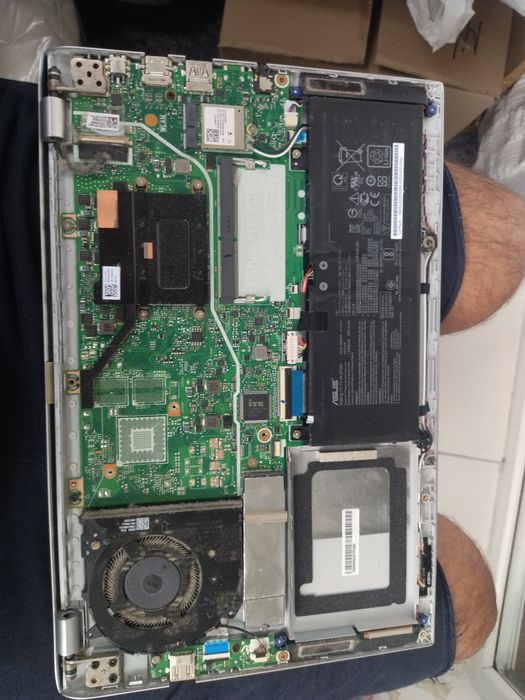 Schimb Laptop Asus VivoBook F412U defect