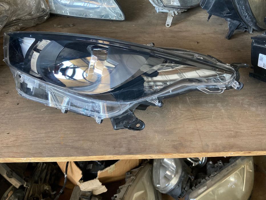 Ляв фар за Toyota Yaris. Ярис. 20-