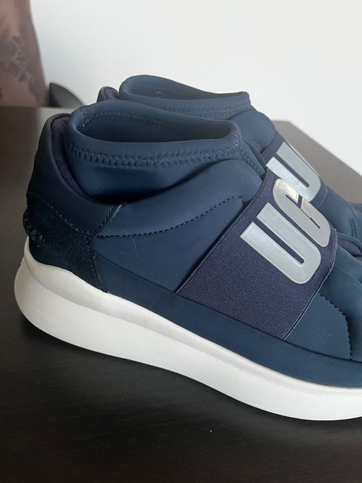 UGG slip on, neutra navy