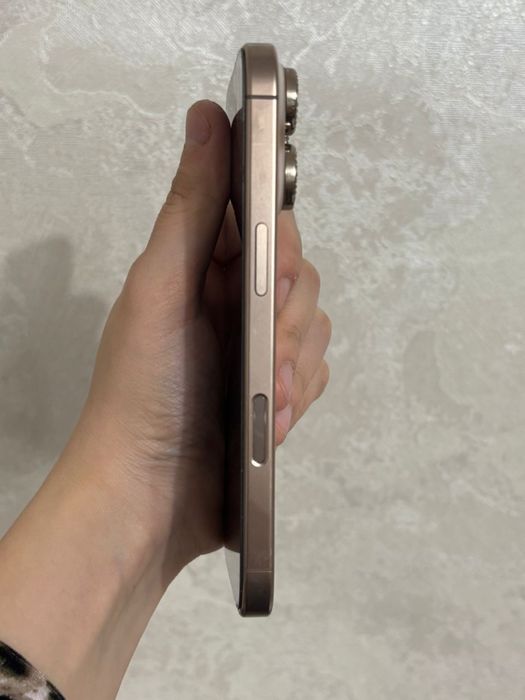 Продам Iphone 16 pro