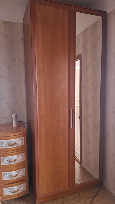 Продам шкаф с вешалкой