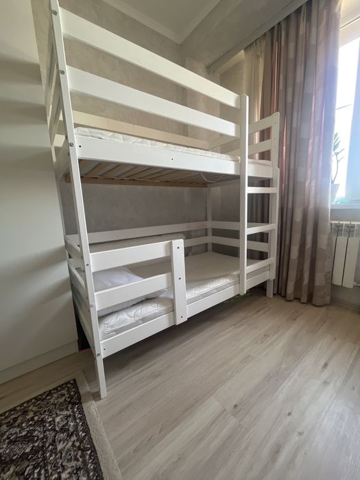 Детская двухярусная кровать