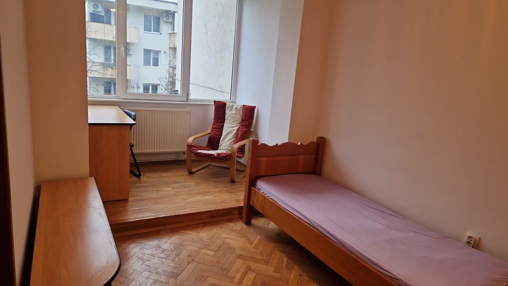 Dau în chirie apartament cu 3 camere str Grigorescu, aproape de UMF