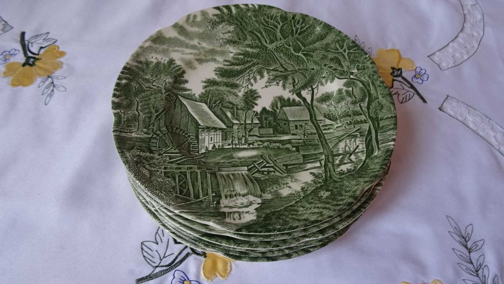 Чинии , чаши, чайник  Johnson Brothers.1930 - 1960-те години.