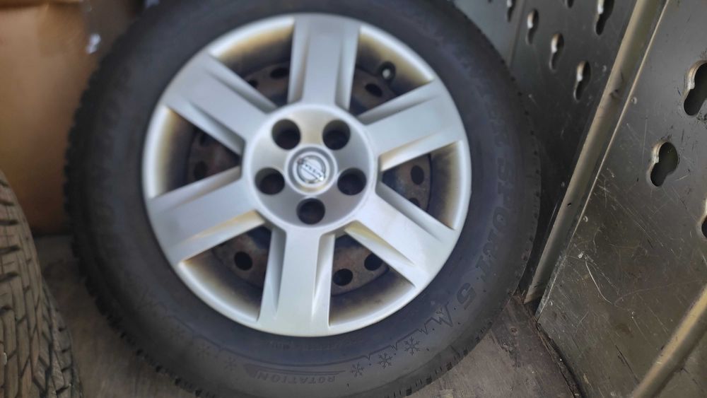 Roți de  iarnă  Nissan 215/65/R16 DUNLOP