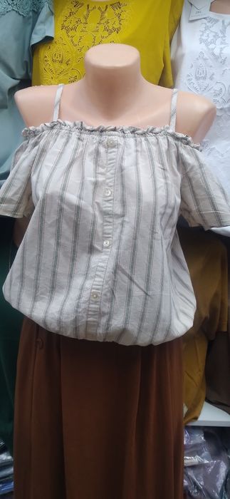 Продаю б/у плптья,кофты