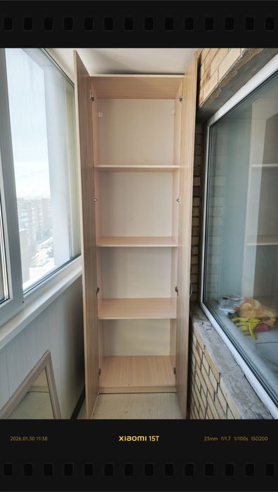 Два шкафа и зеркало