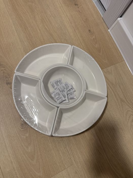 Поднос за сервиране с комплект купички за разядки/ плато