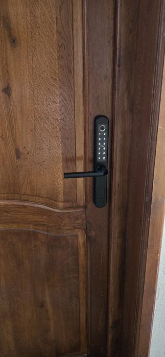 Lacatus usi NON STOP Montaj YALE smart deblocari usi metalice  Montaj