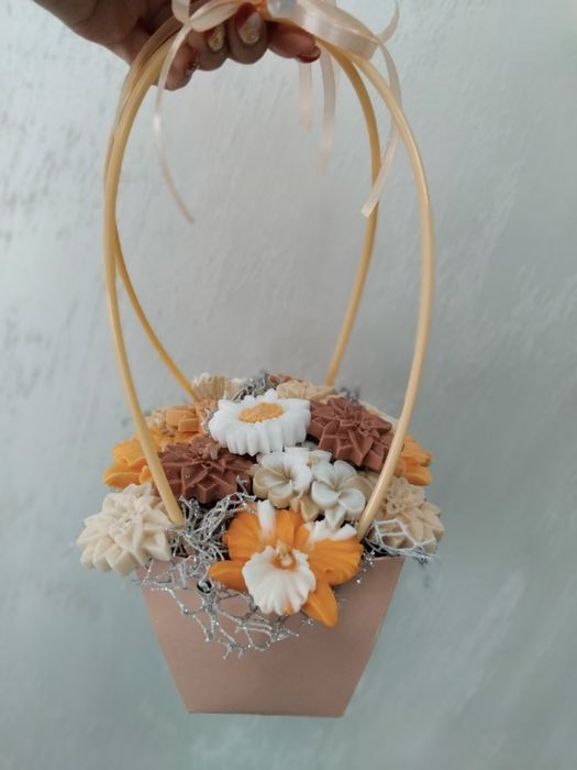 Ръчно изработени букети и кашпи от глицеринов сапун