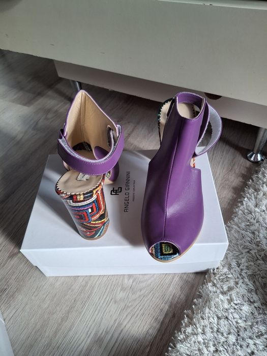 Vând sandale firma: the 5th element