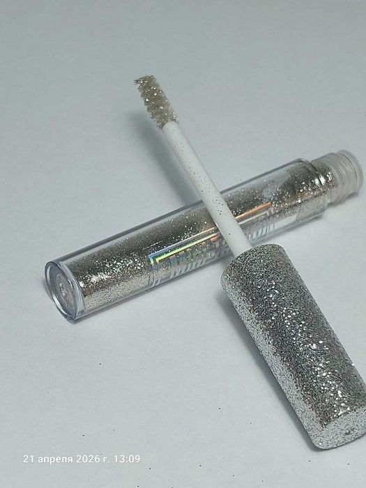 Тушь с блеском на прозрачной основе