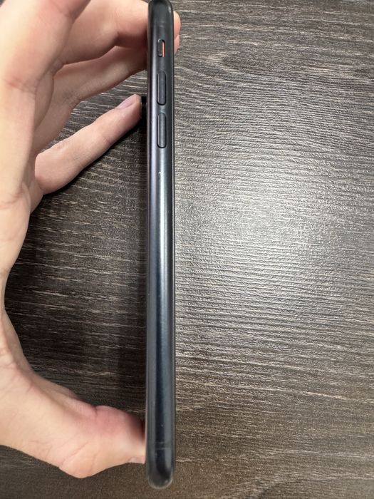 Продам iPhone XR 64GB