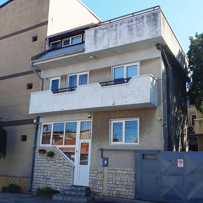 Inchiriez casa 5 camere termen lung