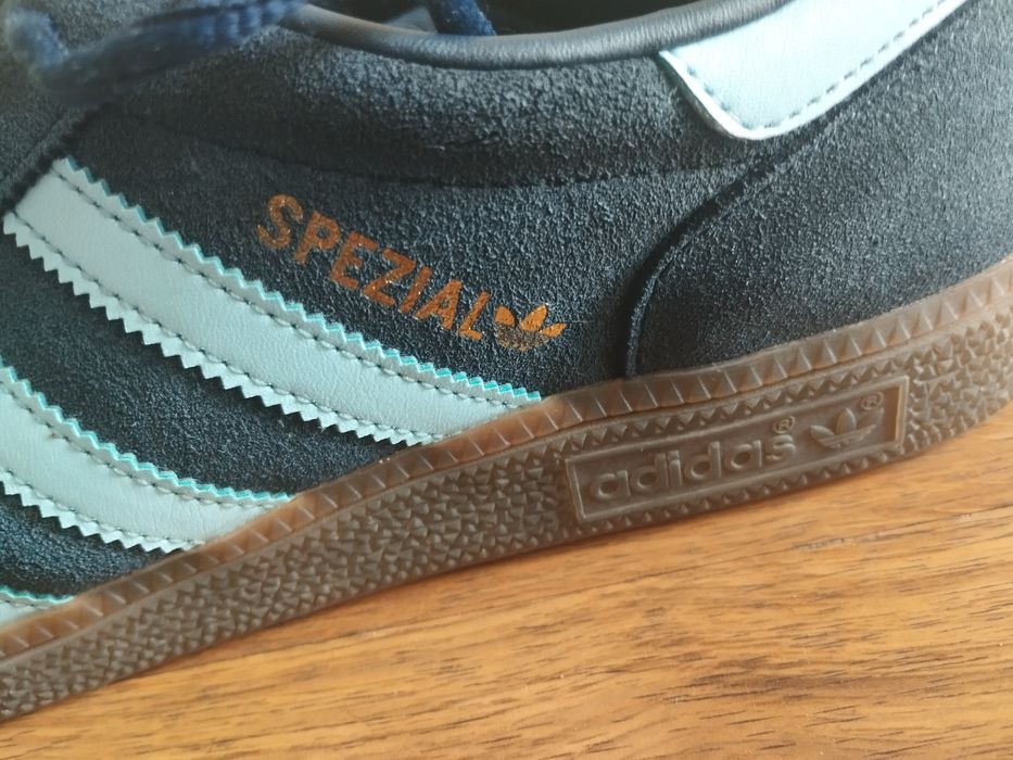 Продавам маратонки Adidas Spezial