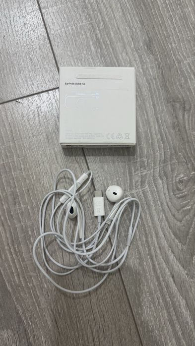 Apple earpods продам