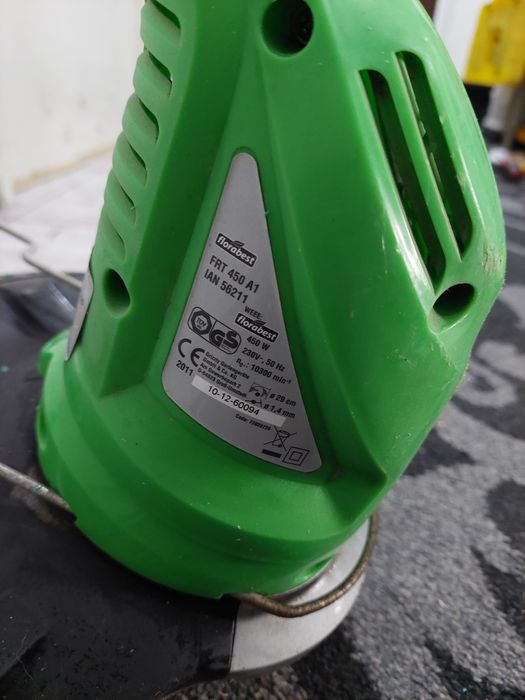 Vând mașină de tuns iarba