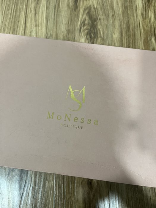 Продается новые кроссовки MoNesa