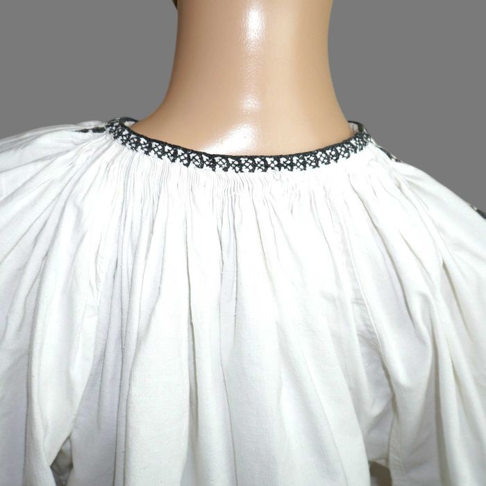 Ie traditionala veche din Transilvania , camasa veche cu ciupag M-L