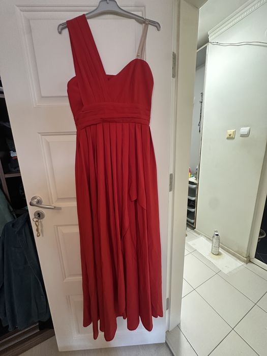 Елегантна дълга червена рокля