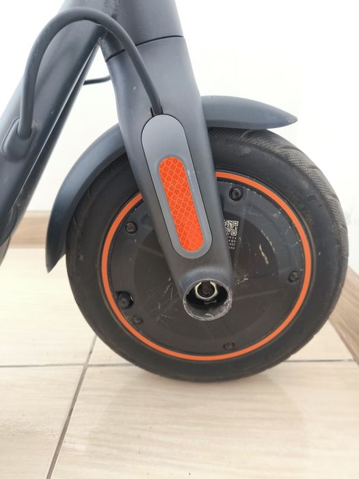 Самокат ninebot f40 в хорошем состоянии