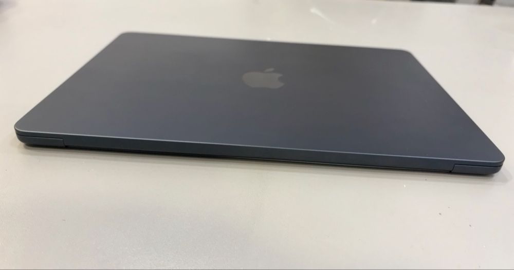 MacBook Air m2 8/256