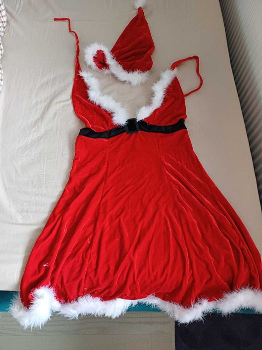 Vand costum de Craciunita  rochita marimea S/M si caciula