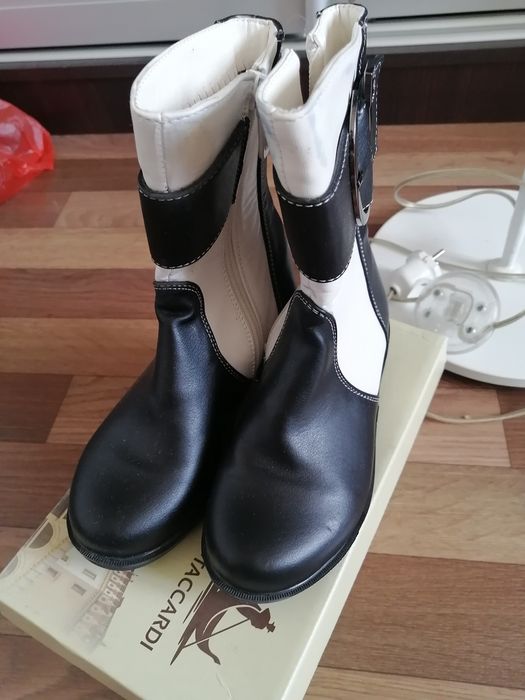 Продам детские красивые сапоги