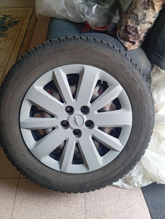 Продам резину 215/60/r16