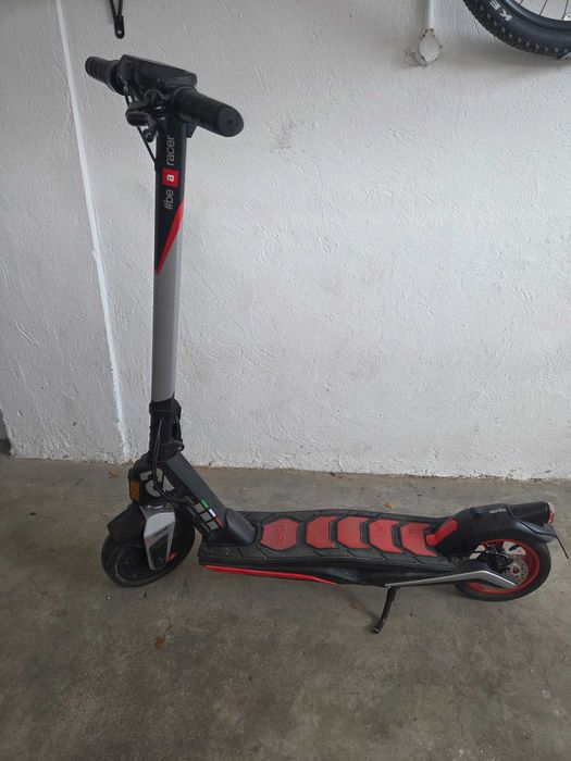 Trotineta Aprilia eSR1