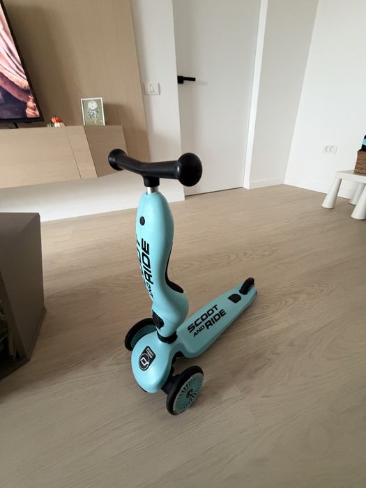 Trotineta cu cască Scoot and Ride